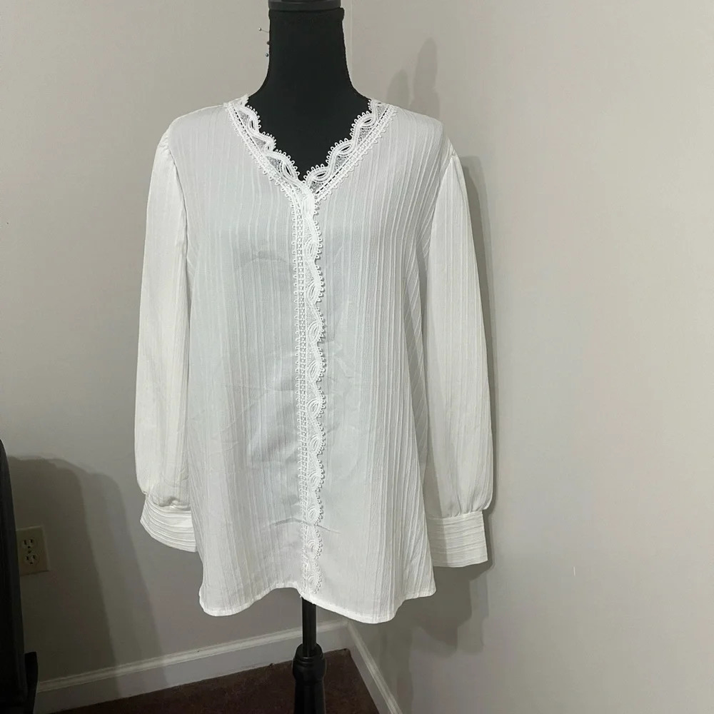 NWOT White V-Neck Lace trim, long sleeve cuff wrists blouse tunic 1XL new - Picture 1 of 8
